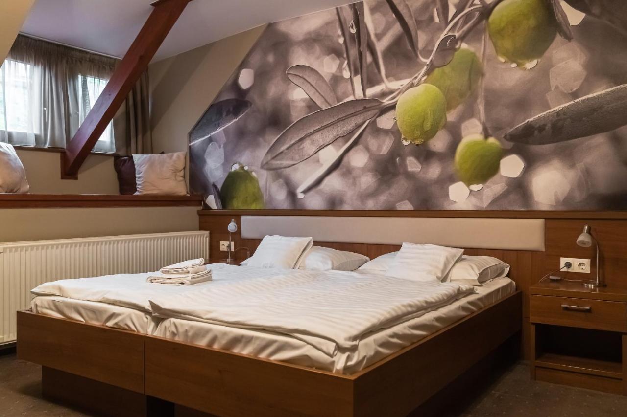 Oliva Hotel Veszprém Exterior foto